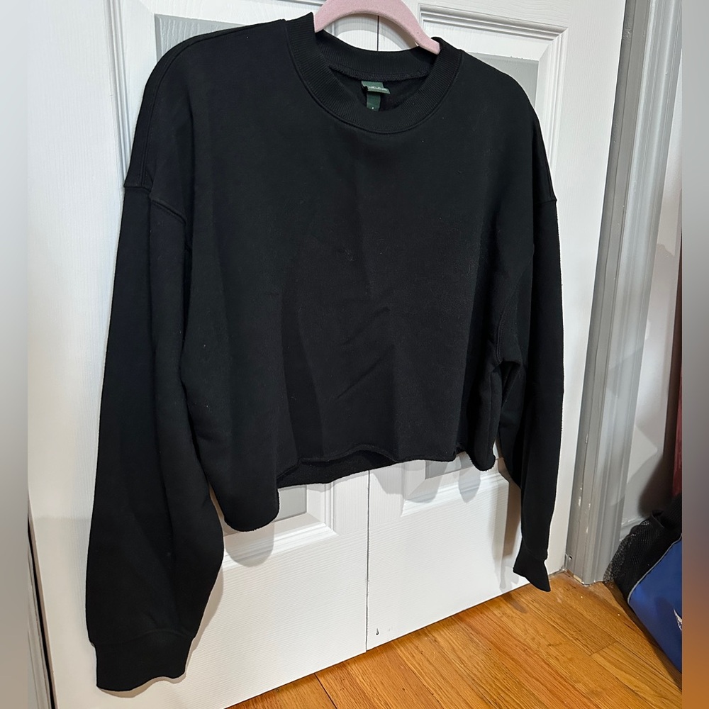 NWOT Black Crop Crew Neck